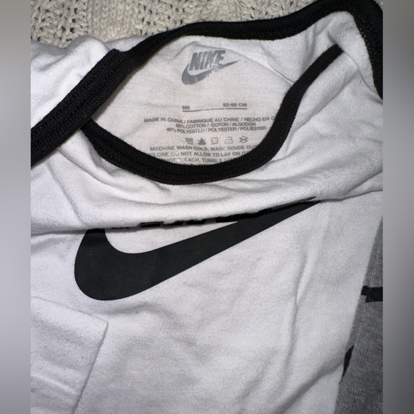 Nike Kids Matching Set - White and Gray - Picture 2 of 3